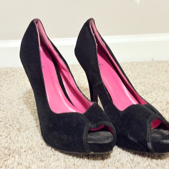 Elegant Black Peep-Toe Heels - Picture 1 of 9